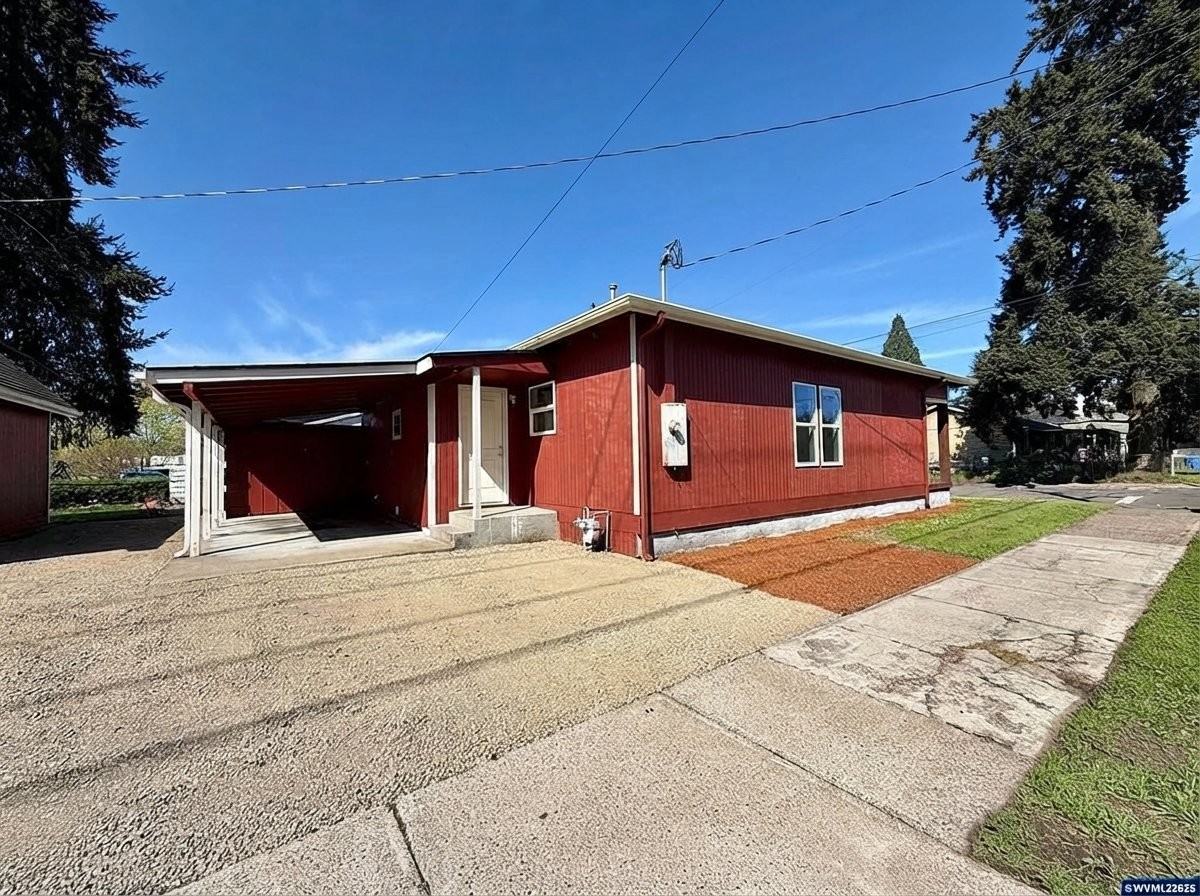 1396 Waller St Se - Photo 2 of 15