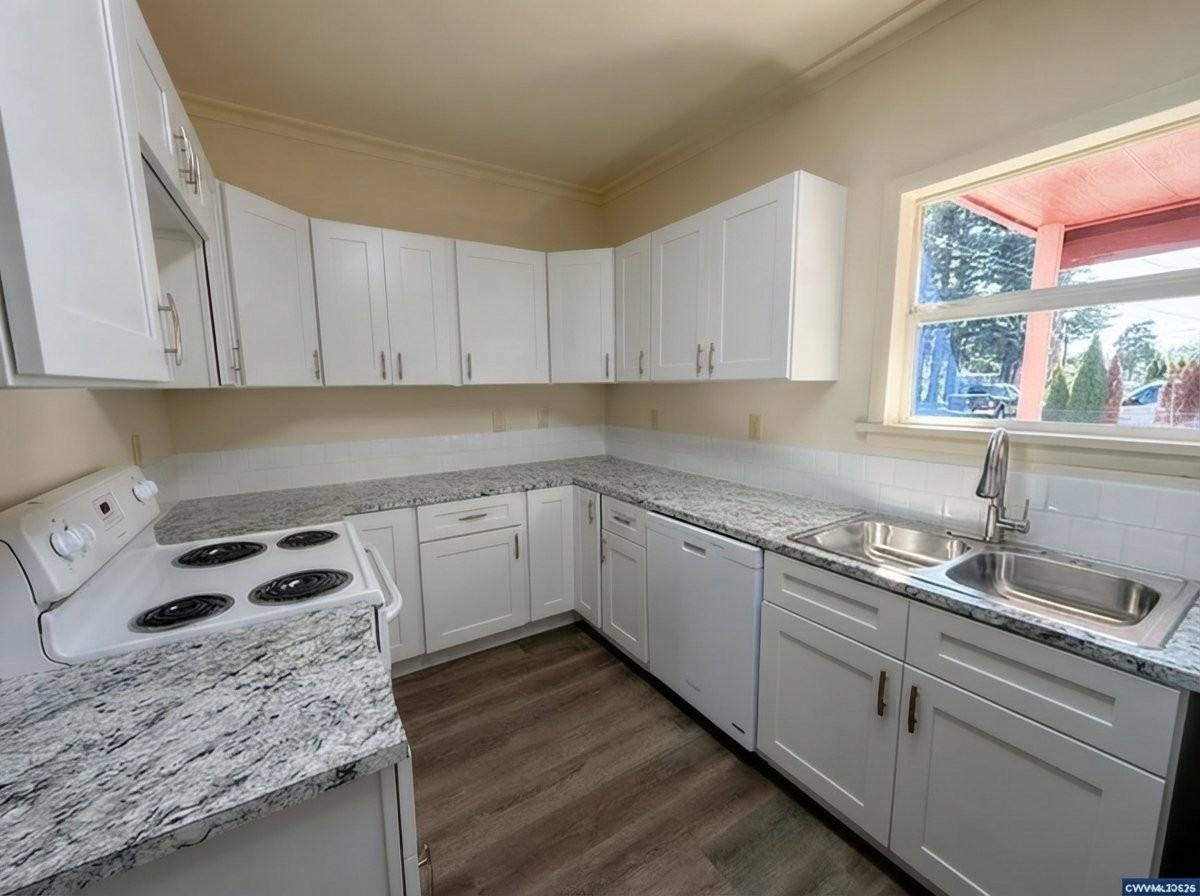 1396 Waller St Se - Photo 3 of 15
