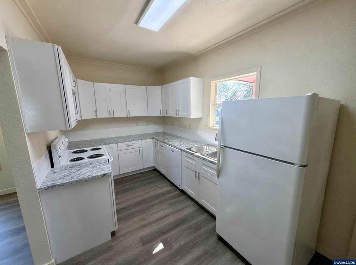 1396 Waller St Se - Photo 4 of 15