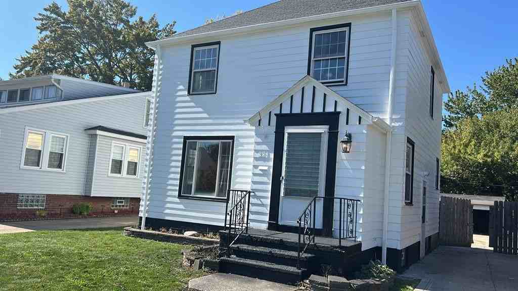324 E 248th St - Photo 2 of 3