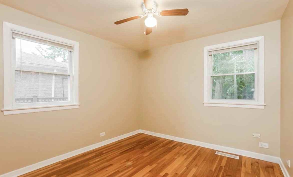 1608 Mulford St - Photo 4 of 10