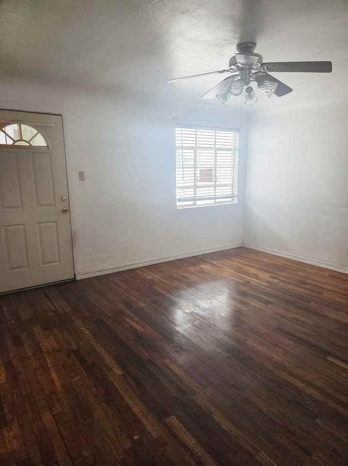 558 Schwabe St #NA - Photo 4 of 15