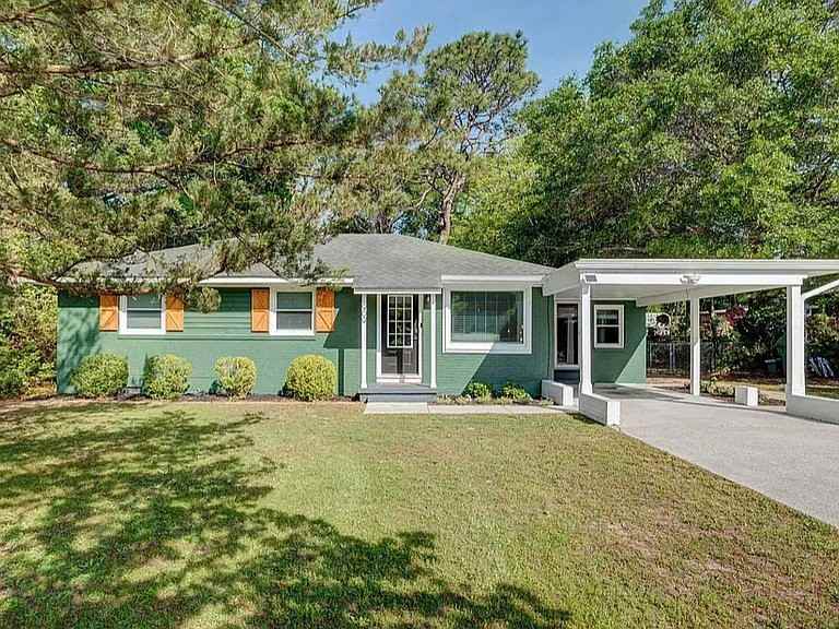 909 Francis Marion Dr - Photo 2 of 14