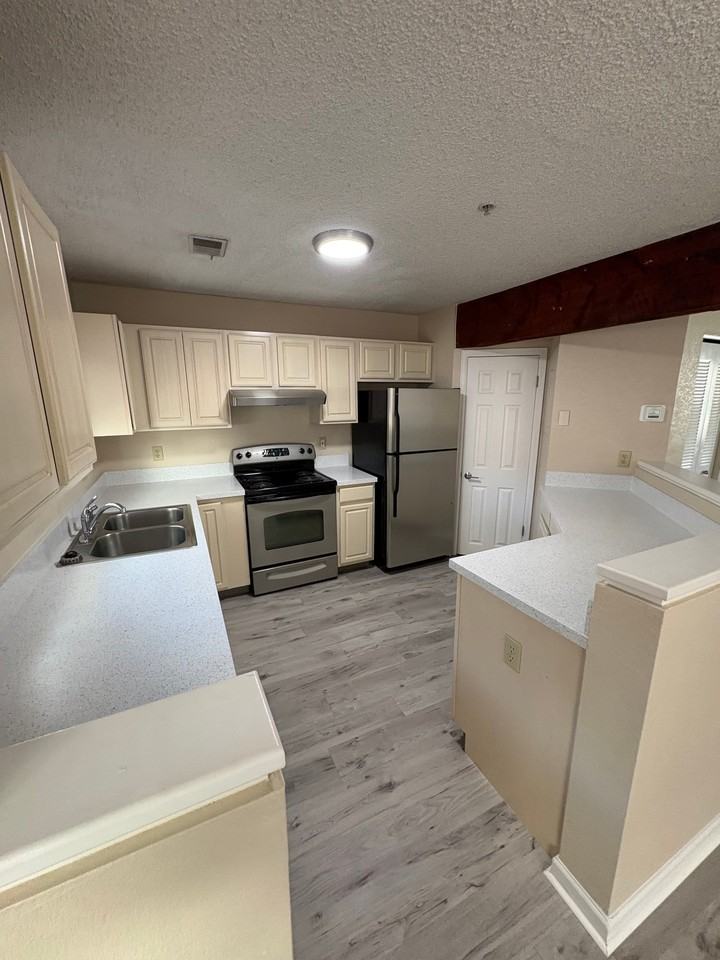 630 Walden Cir - Photo 5 of 16