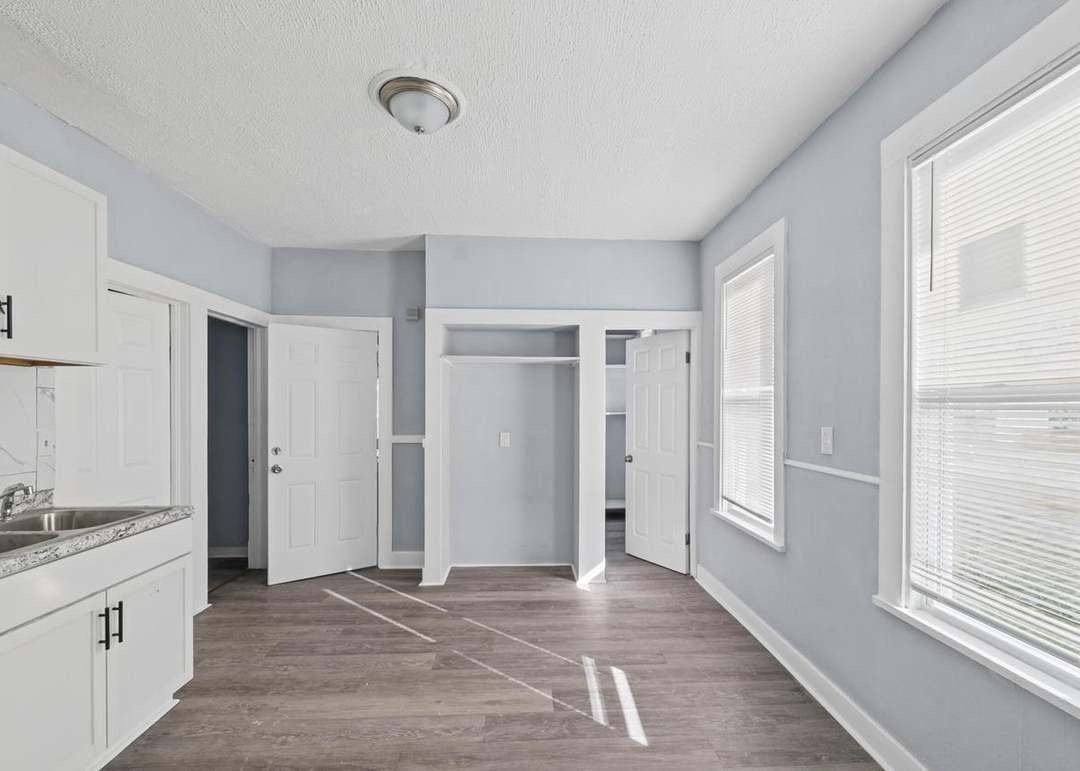 2910 N 17th St - Photo 2 of 5