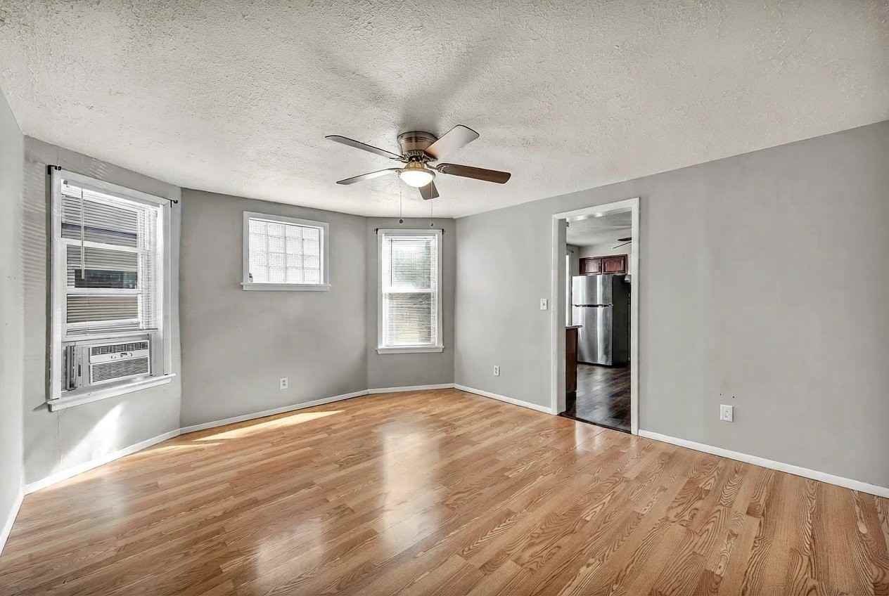 1559 Hopkins Ave #1 - Photo 5 of 19