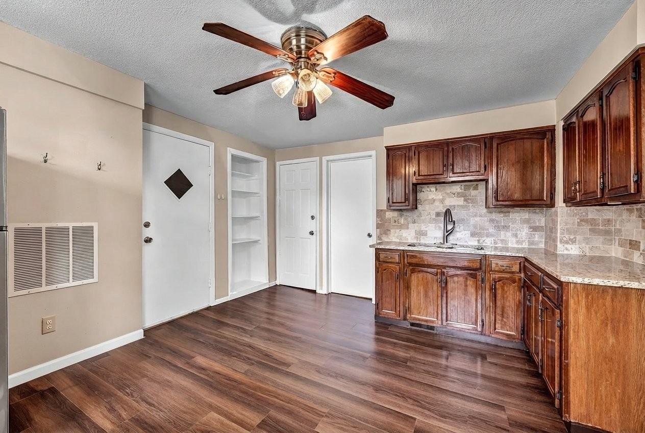 1559 Hopkins Ave #1 - Photo 7 of 19