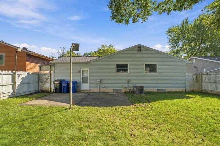 2255 Cardston Dr - Photo 3 of 20