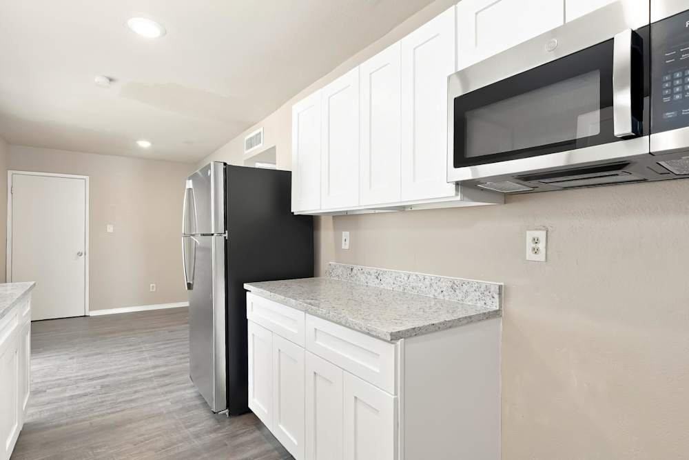 1533 Coffeyville Trl - Photo 5 of 10