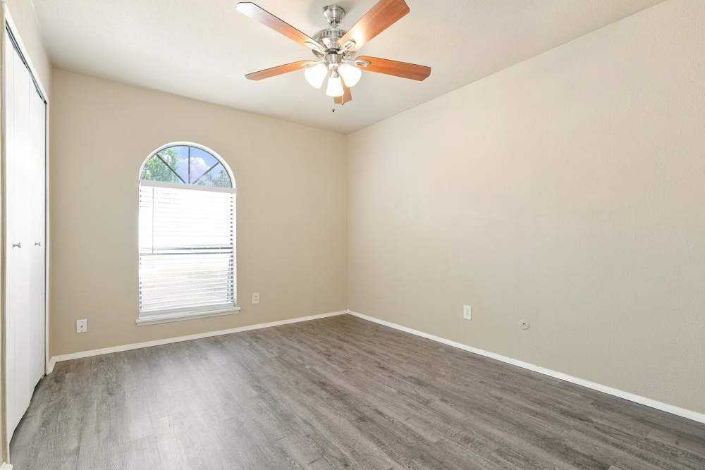 1533 Coffeyville Trl - Photo 6 of 10