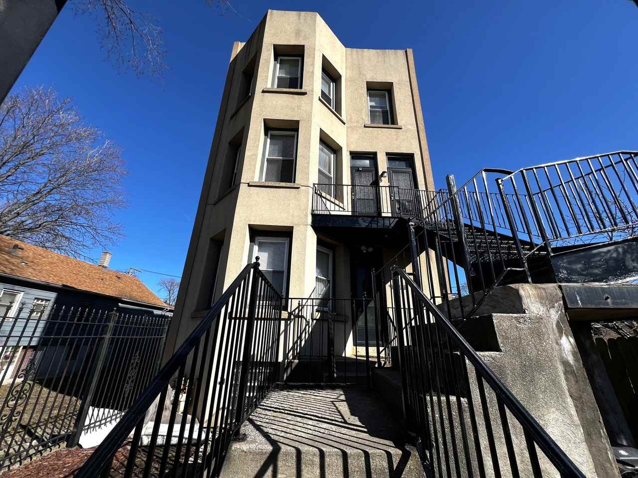 9613 S Avenue N #3