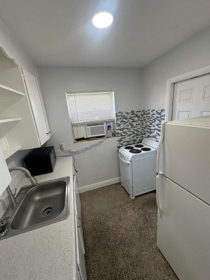 178 E 27th St #2 - Photo 5 of 7