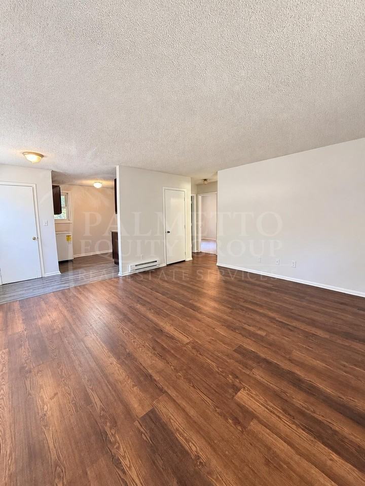 1304 Cartwright Dr - Photo 3 of 9