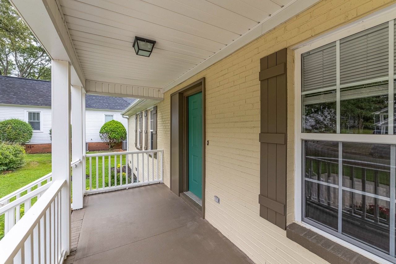 215 Asbury Ave - Photo 2 of 15
