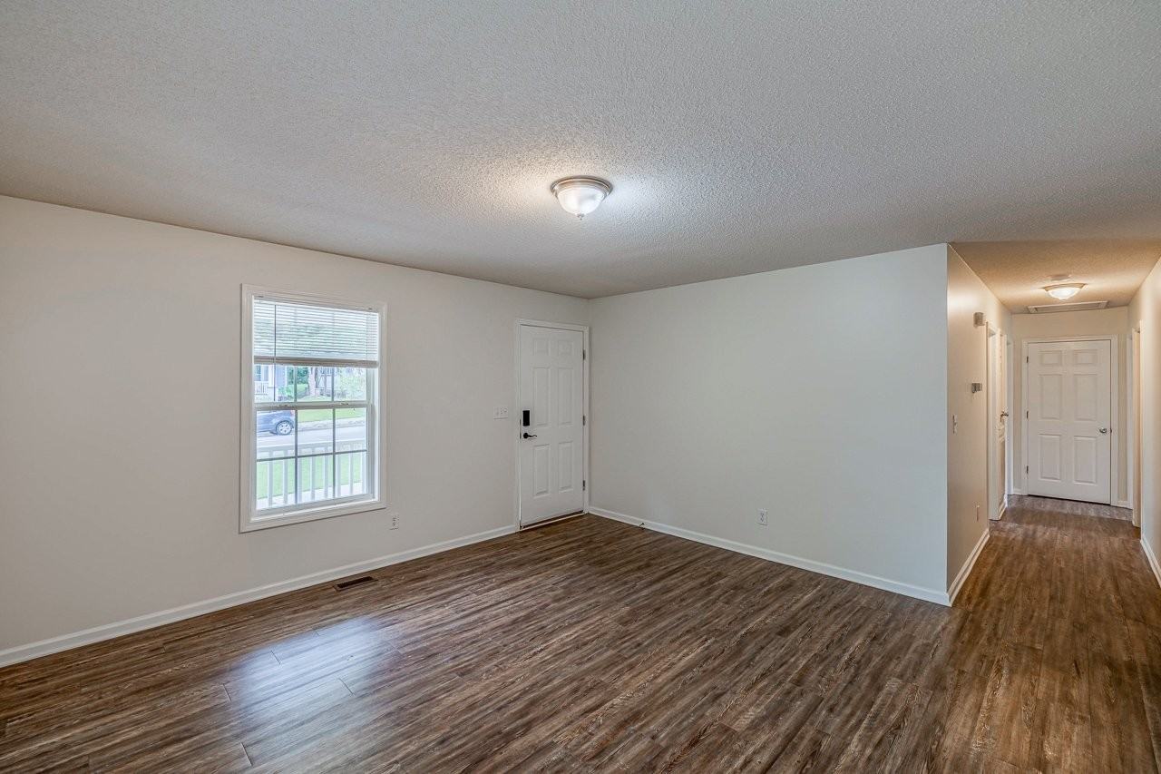 215 Asbury Ave - Photo 3 of 15