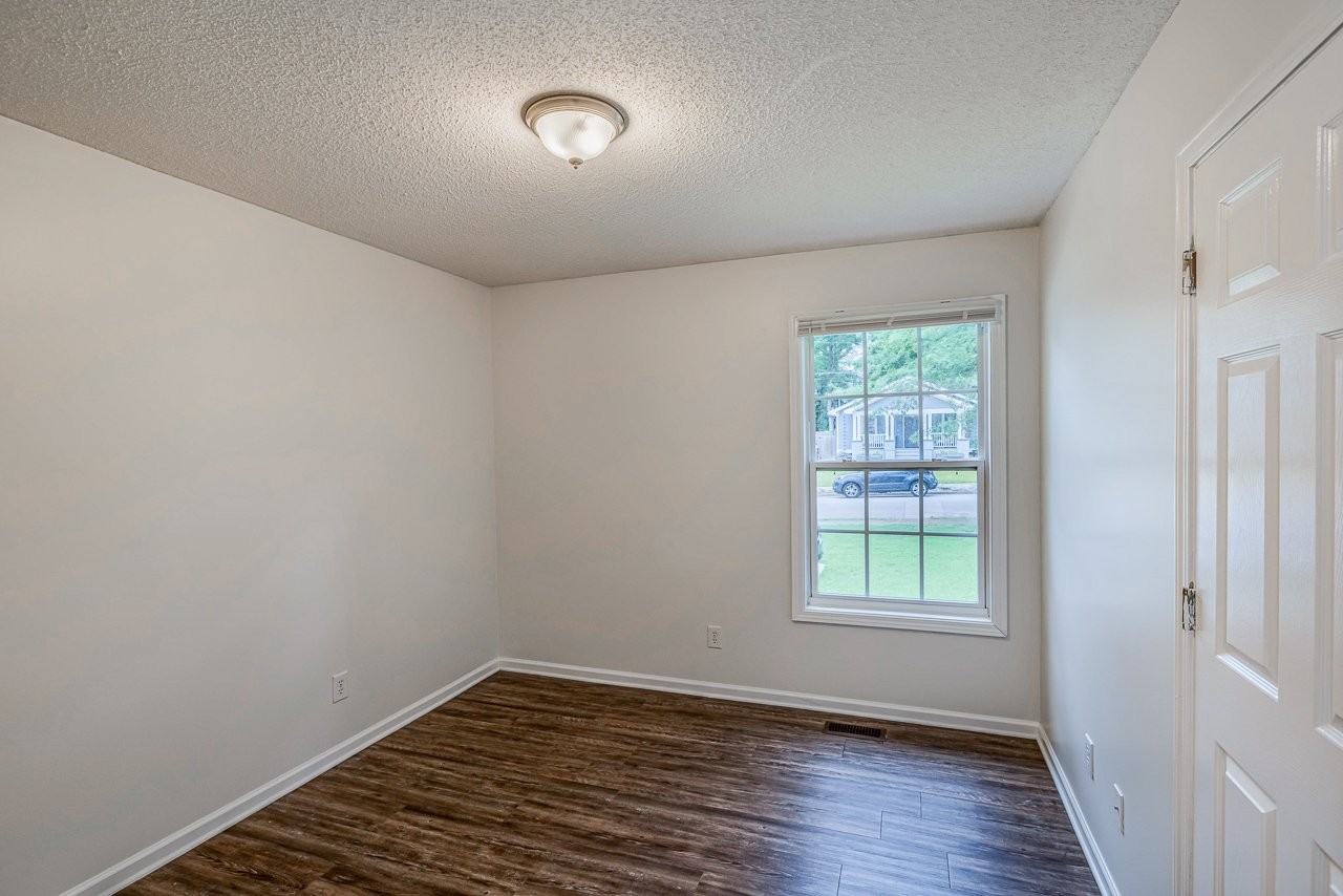 215 Asbury Ave - Photo 6 of 15