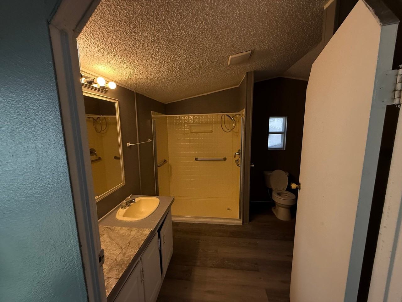 1400 E Avenue H #1 - Photo 2 of 5