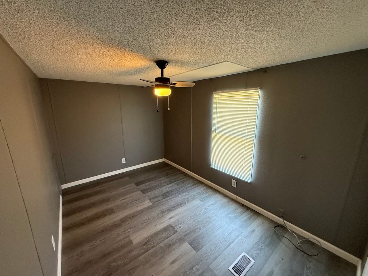 1400 E Avenue H #1 - Photo 3 of 5