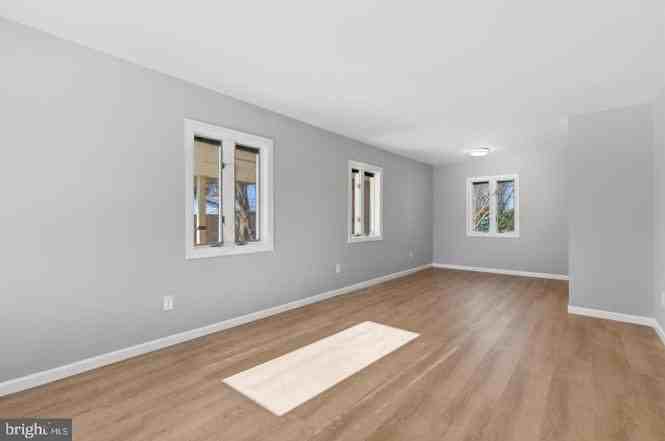 1817 Olmstead Dr - Photo 3 of 16