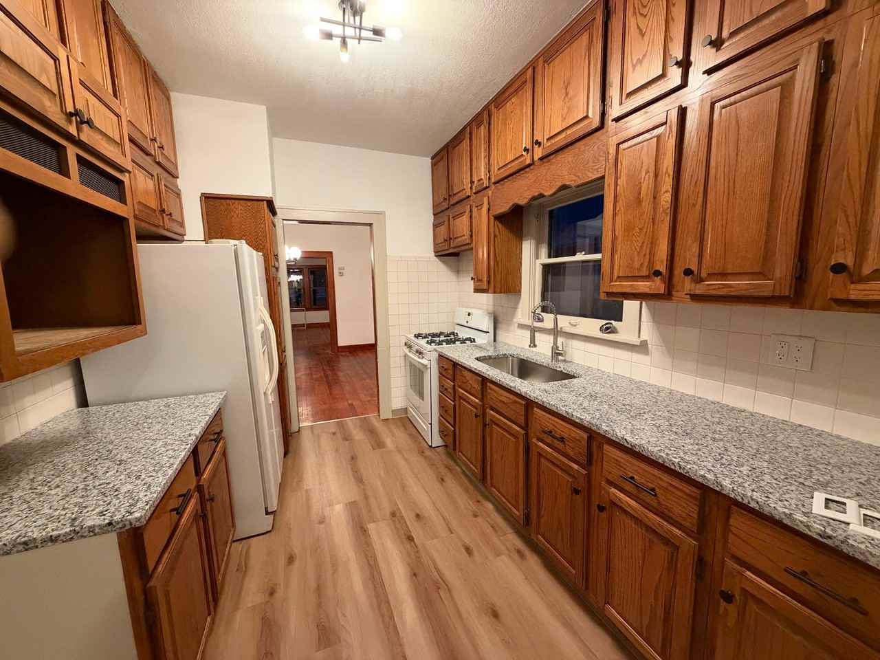 1417 S Main St - Photo 4 of 14