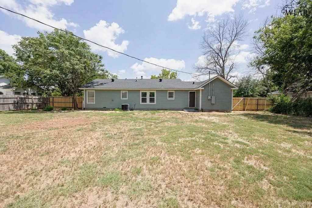 3702 Cumberland Ave - Photo 2 of 16