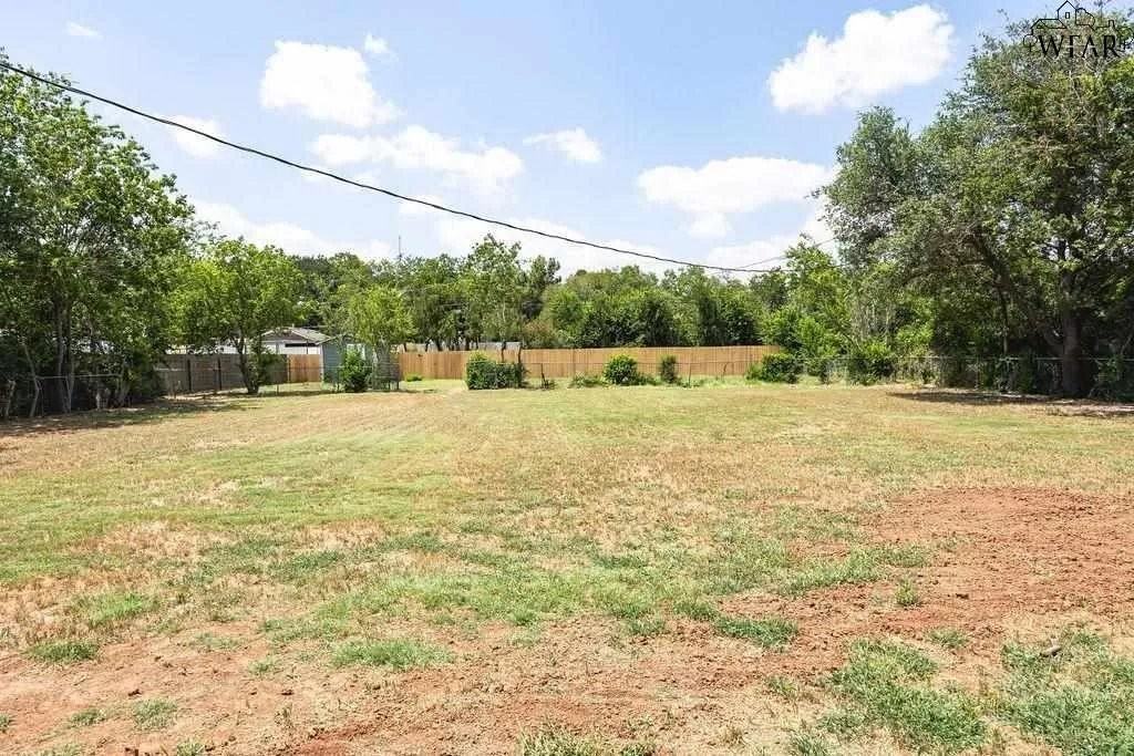 3702 Cumberland Ave - Photo 3 of 16