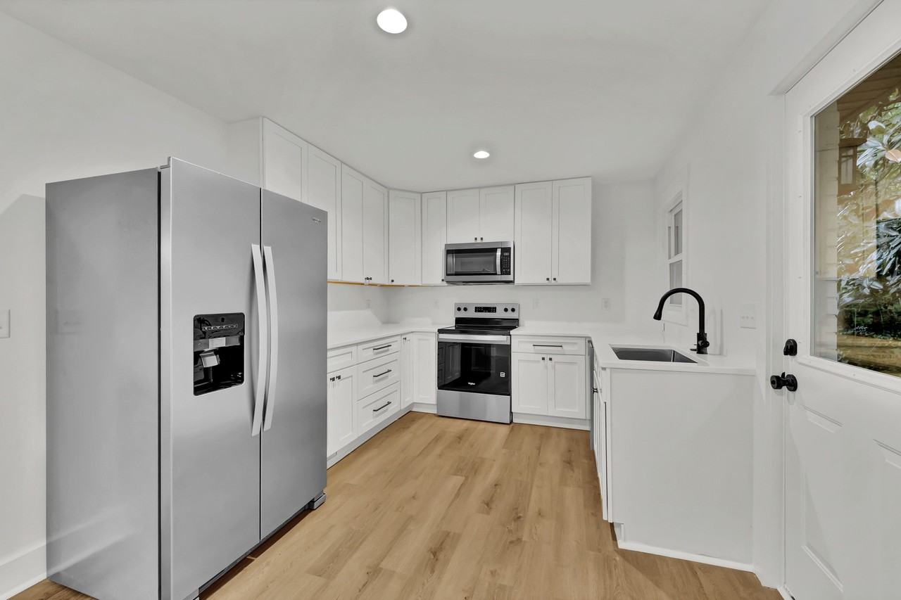 2128 Yaupon Dr - Photo 5 of 17