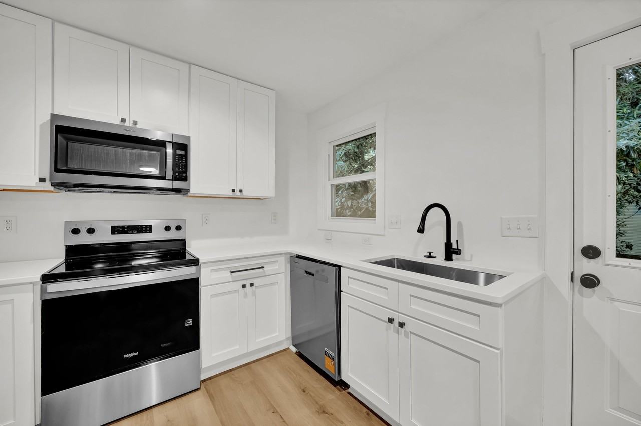2128 Yaupon Dr - Photo 6 of 17