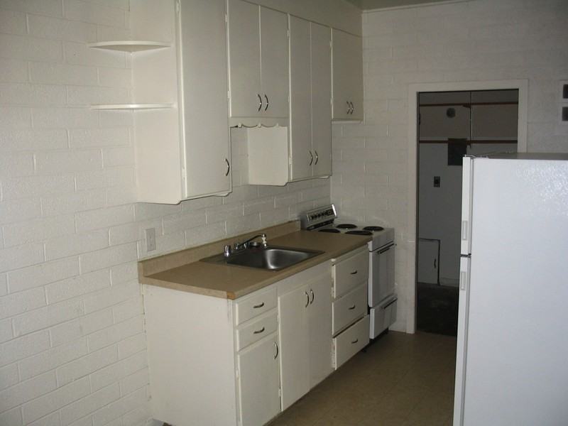 469 E Locust St #1 - Photo 3 of 7