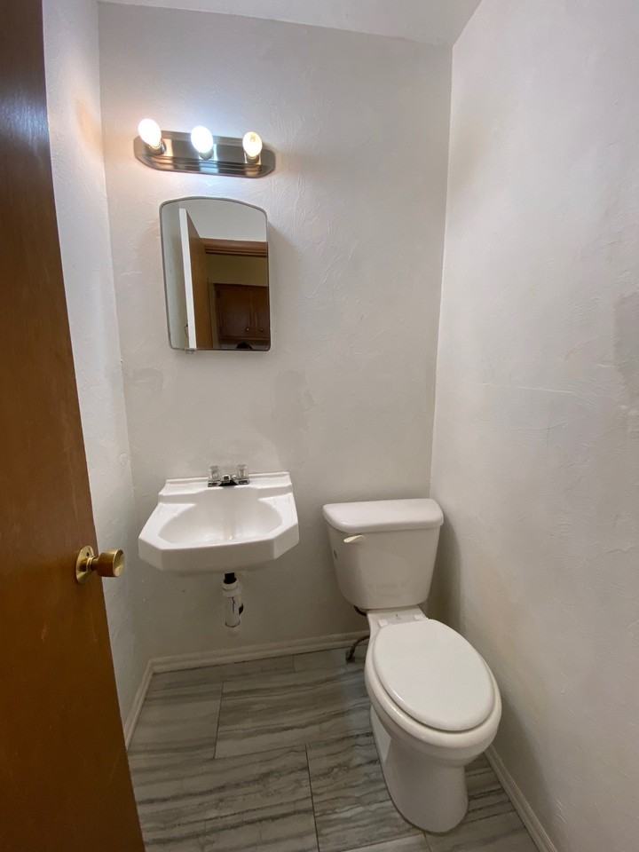 1332 Nw 104th St - Photo 6 of 20