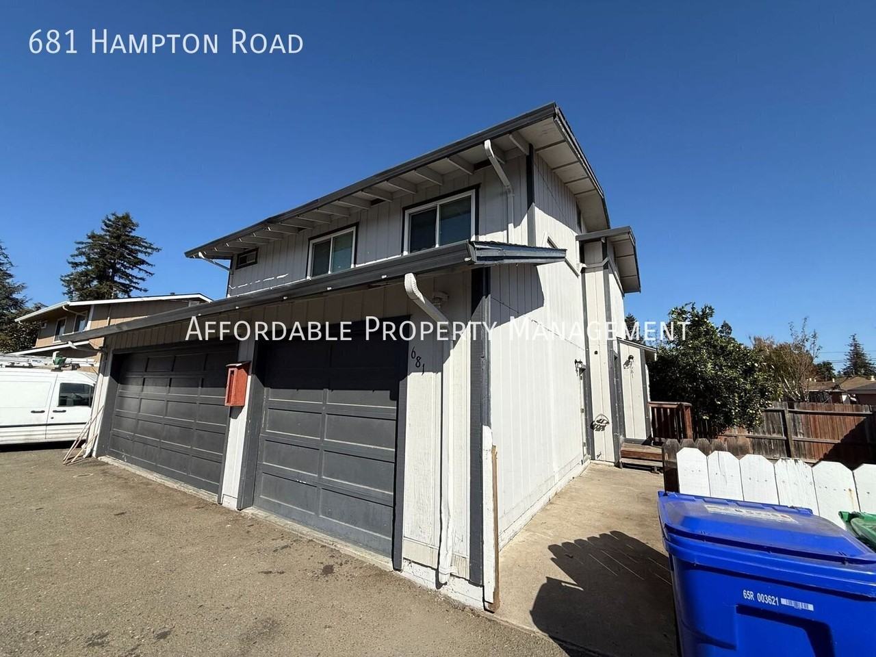 681 Hampton Rd - Photo 2 of 12