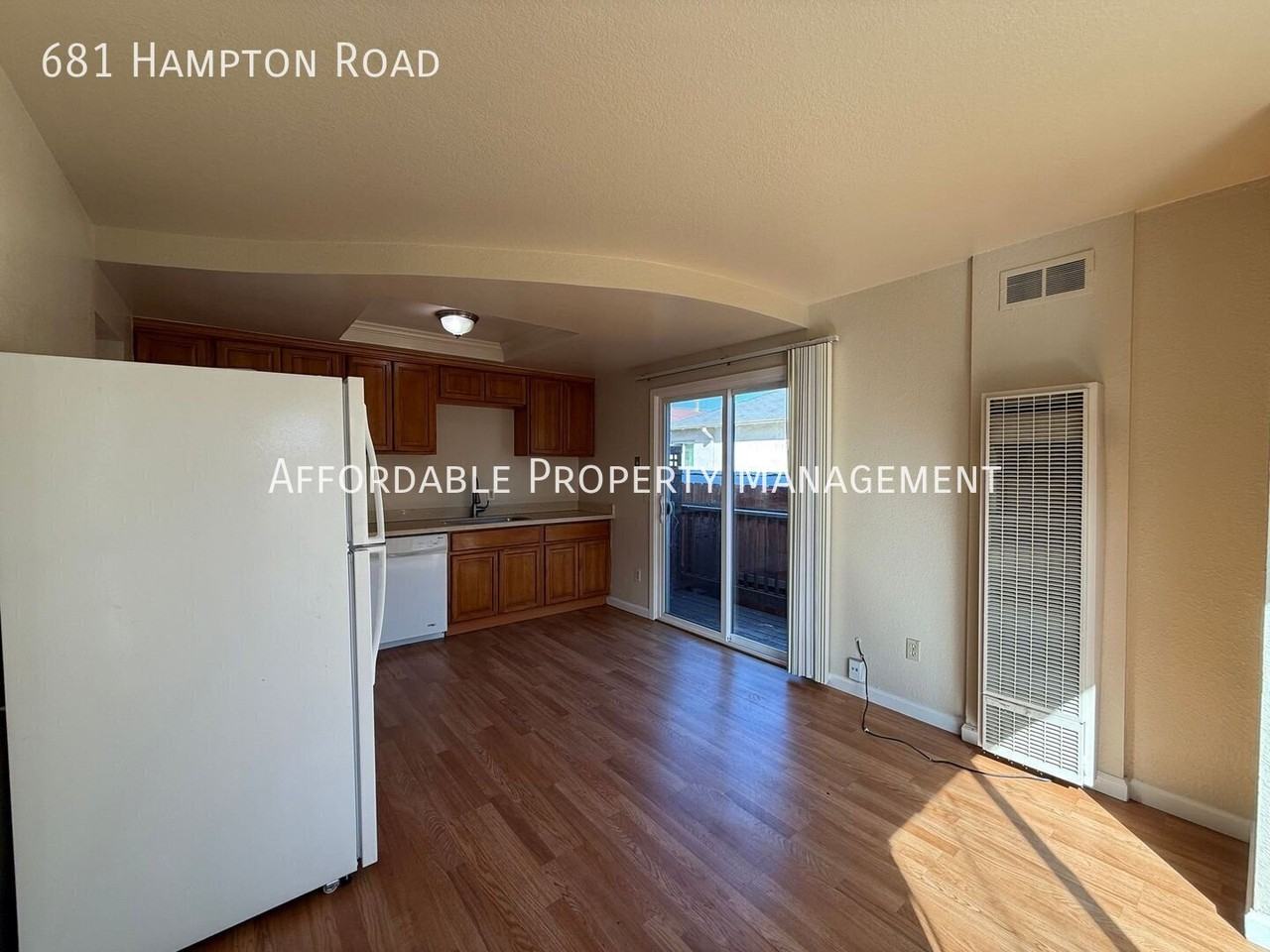681 Hampton Rd - Photo 3 of 12