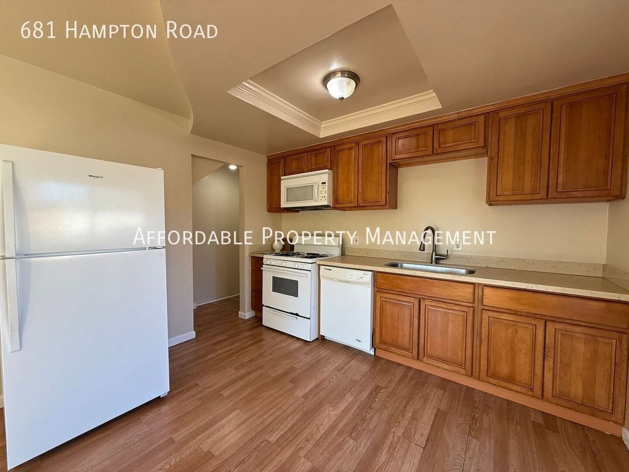 681 Hampton Rd - Photo 6 of 12