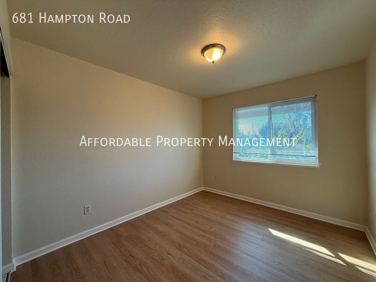681 Hampton Rd - Photo 7 of 12