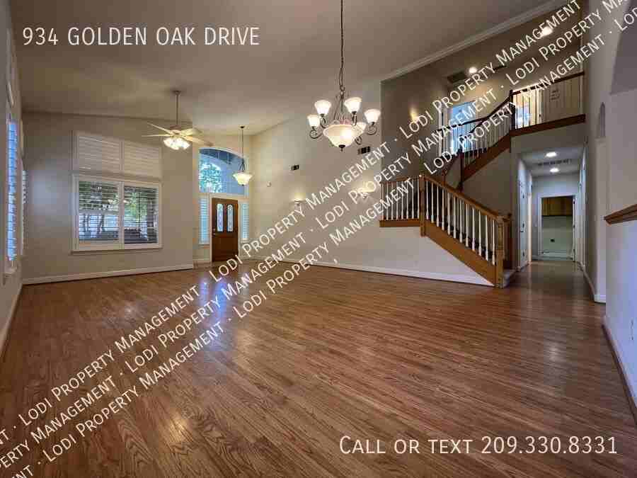 934 Golden Oak Dr - Photo 2 of 43