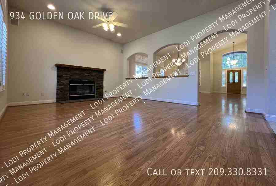 934 Golden Oak Dr - Photo 3 of 43