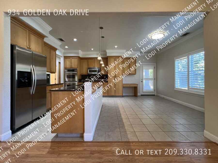 934 Golden Oak Dr - Photo 7 of 43