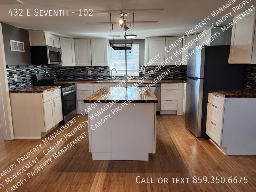 432 E Seventh St #102 - Photo 4 of 9