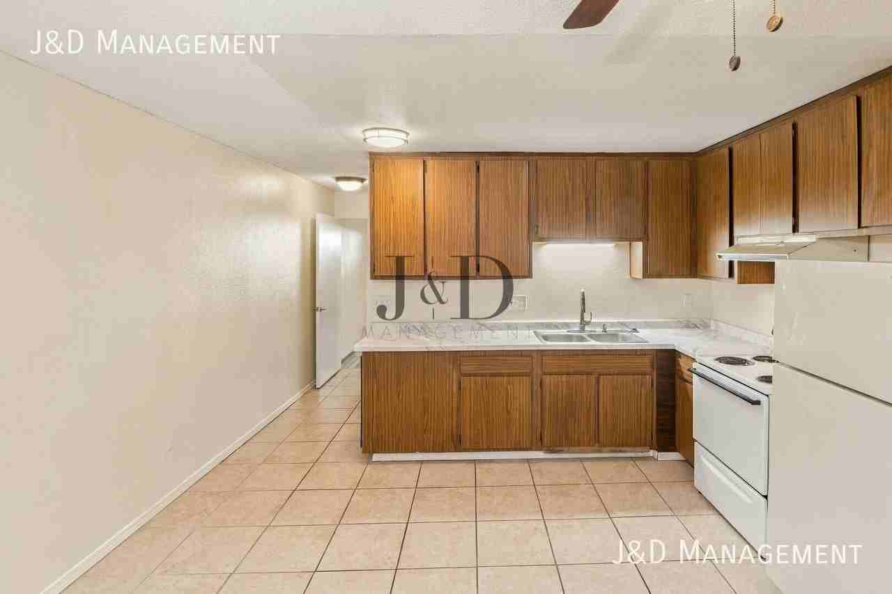 4260 44th St #111 - Photo 3 of 19