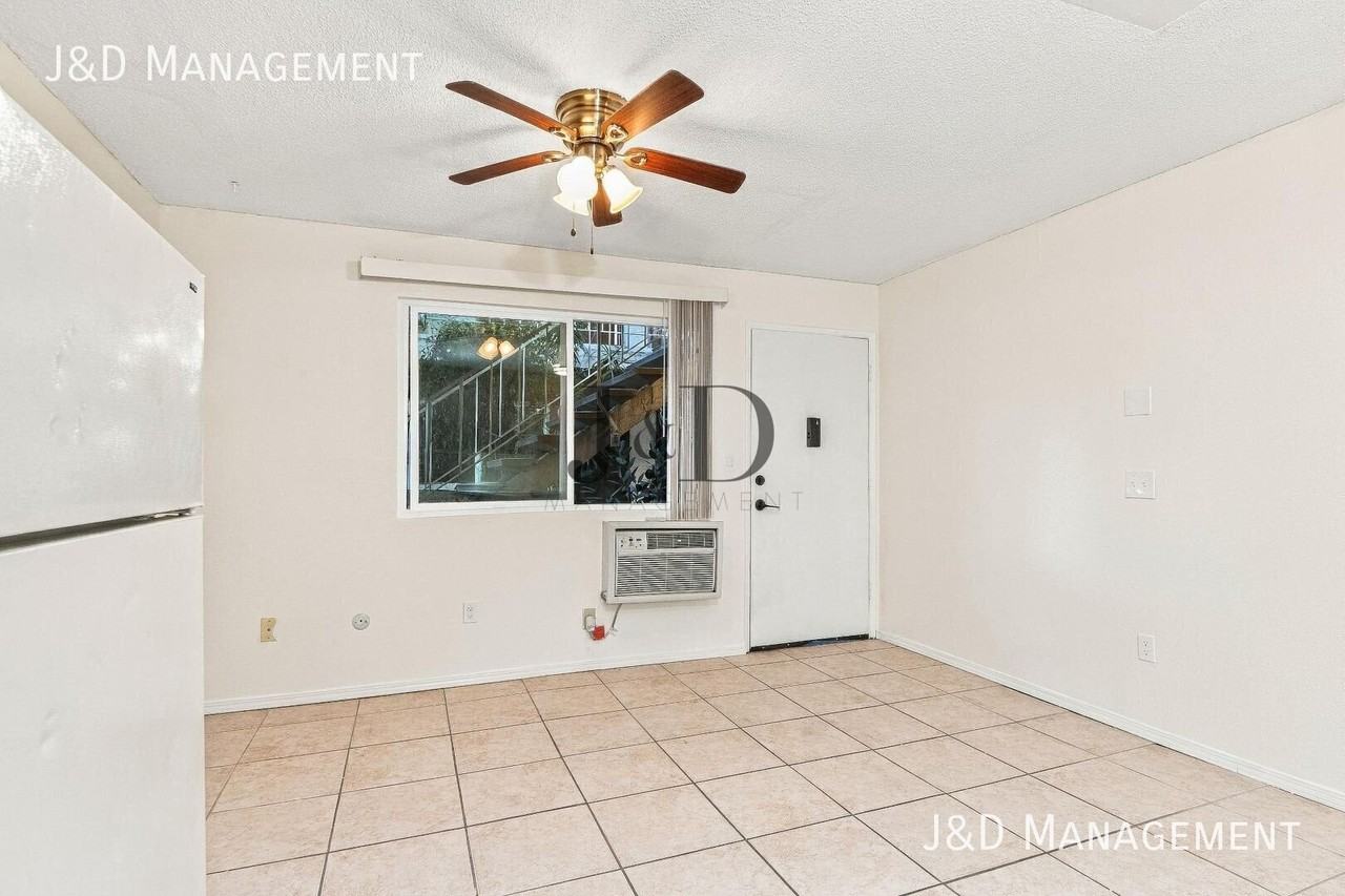 4260 44th St #111 - Photo 5 of 19
