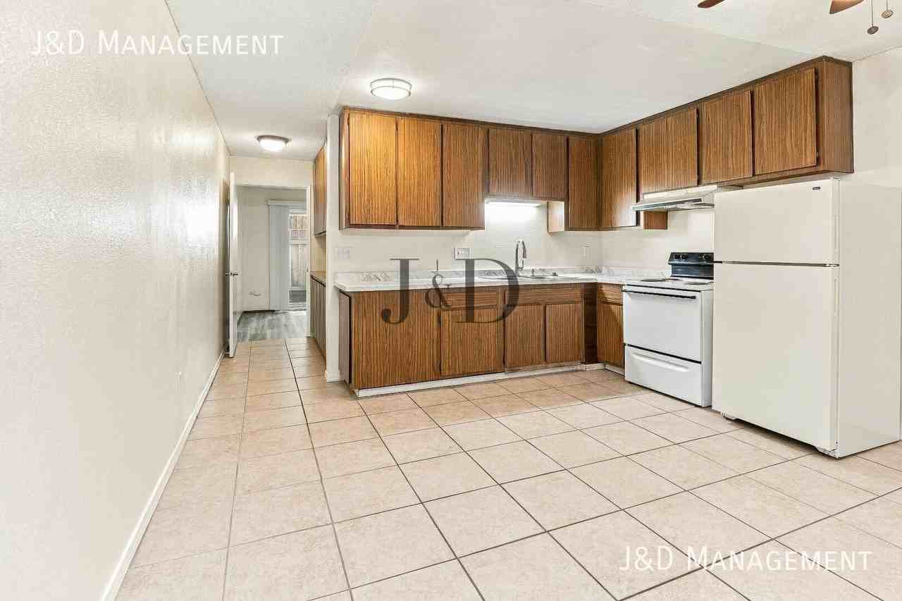 4260 44th St #111 - Photo 6 of 19
