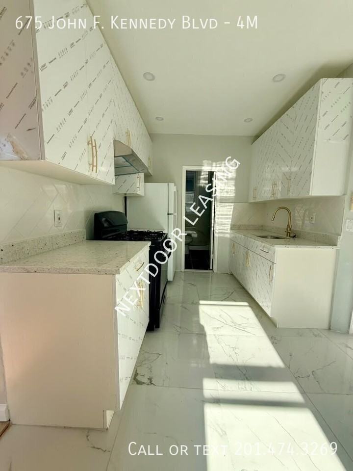 675 Kennedy Blvd #4M - Photo 3 of 17