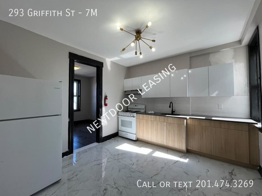 293 Griffith St #7M - Photo 2 of 8