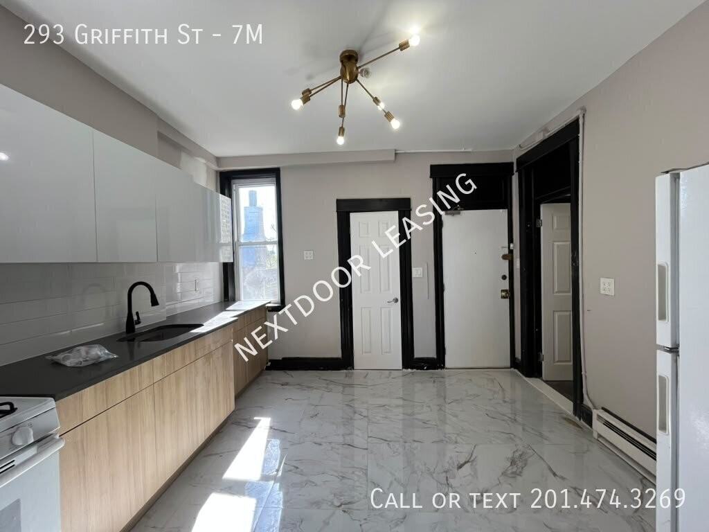 293 Griffith St #7M - Photo 3 of 8
