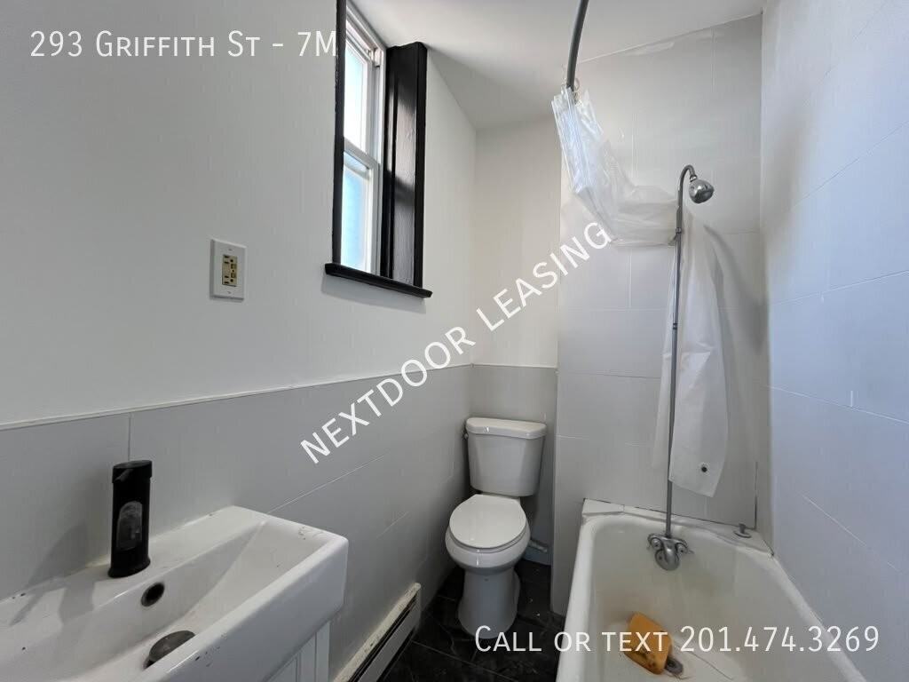 293 Griffith St #7M - Photo 4 of 8