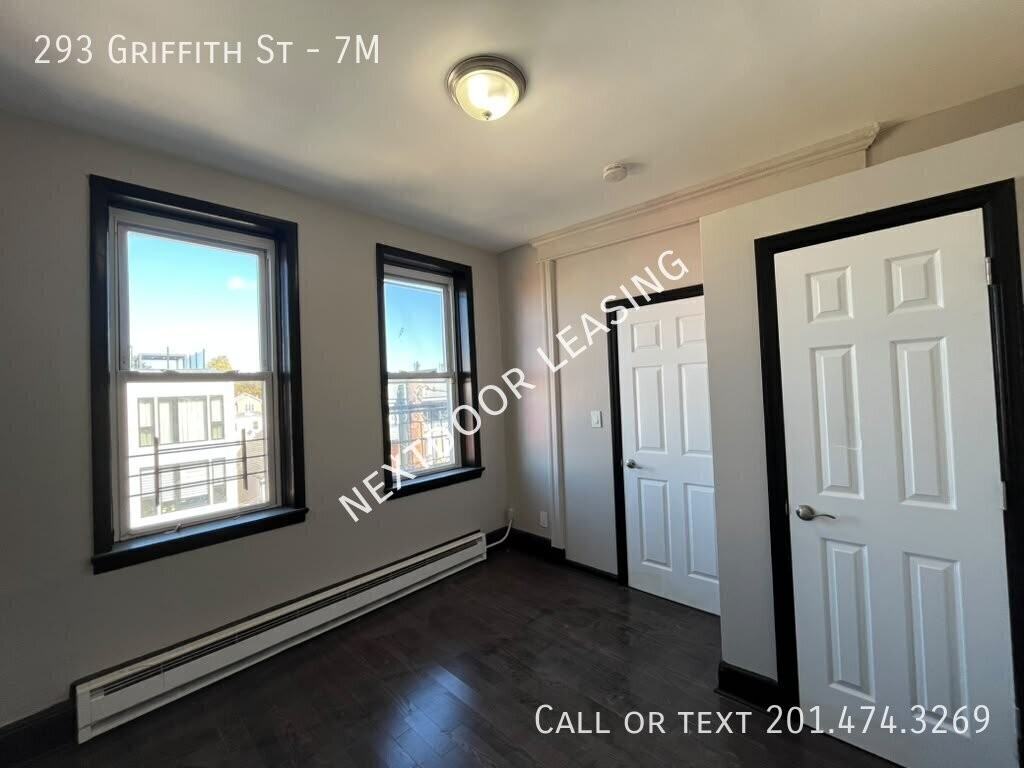 293 Griffith St #7M - Photo 5 of 8