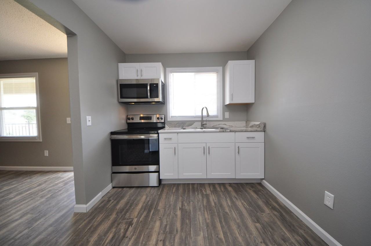 201 Roanoke Dr #G107 - Photo 5 of 18