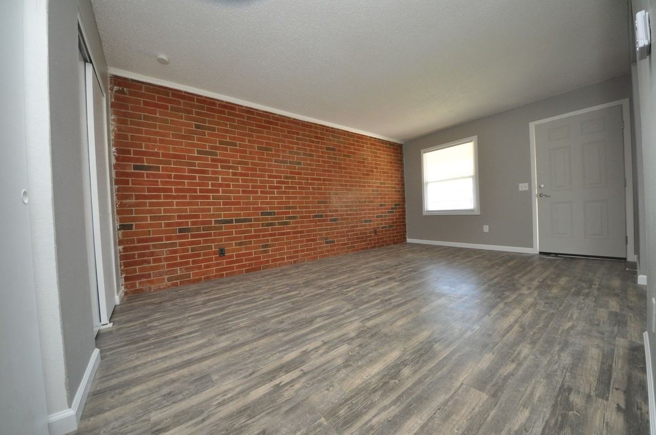 201 Roanoke Dr #G107 - Photo 7 of 18