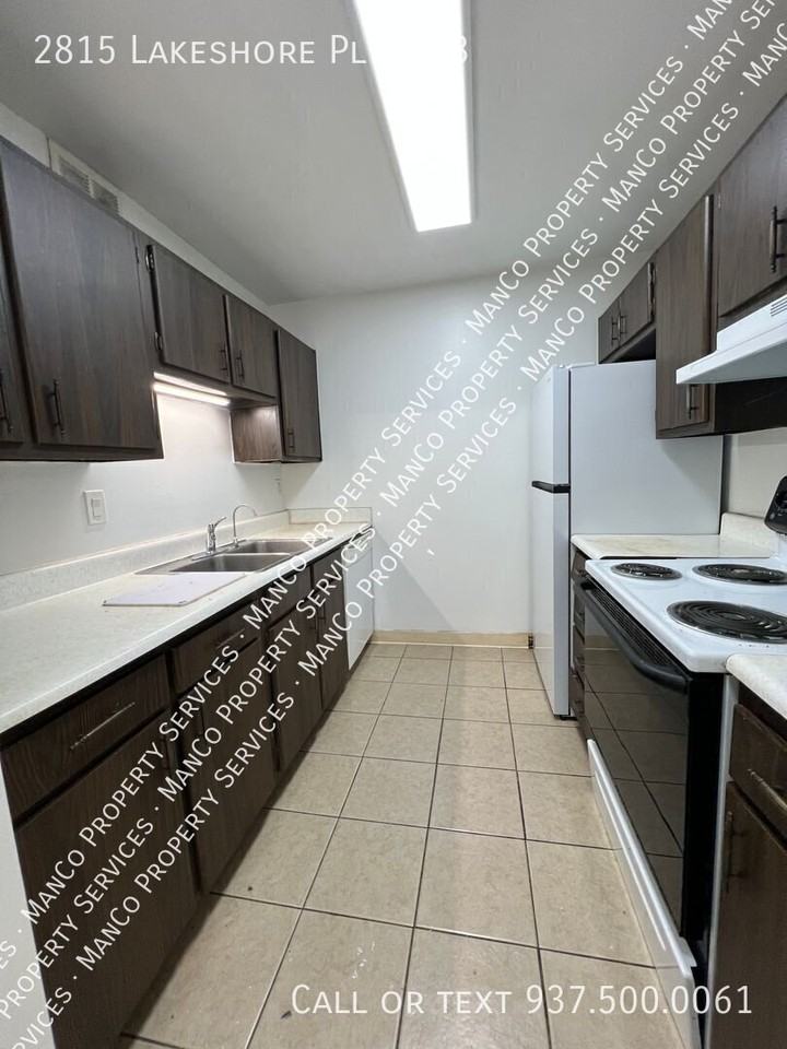 2815 Lake Shore Pl #403 - Photo 3 of 8