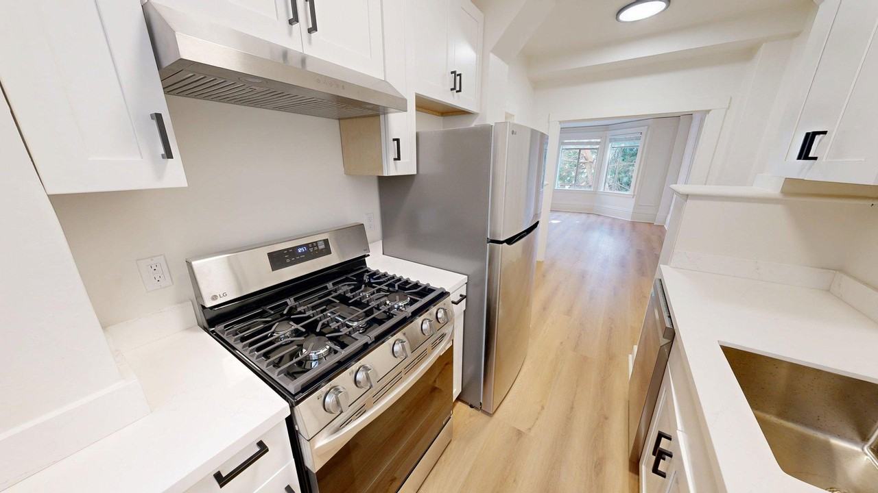 1047 Bush St #3 - Photo 4 of 17
